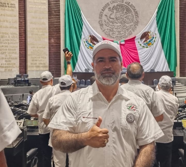 Reconocimiento al compañero Jesús Elizarraga por su  trayectoria como Coach de Futbol Americano